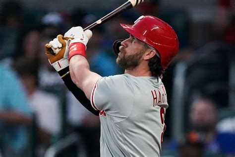 Harper ends home run drought, Phillies sweep doubleheader from Padres 6-4 and 9-4